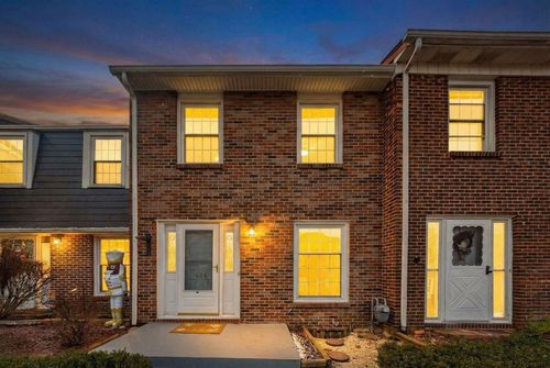 634 Dlyn St, Columbus, OH, 43228-2516 | Card Image