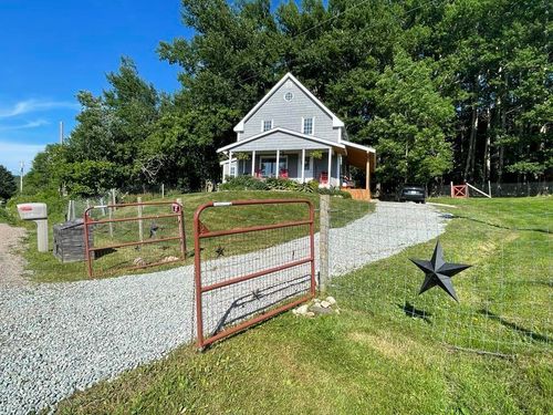 230 Arsenaults Hill Rd, Margaree Harbour, NS, B0E2B0 | Card Image