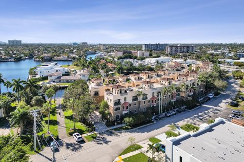 2260 Se 7th St, Pompano Beach, FL, 33062-6404 | Card Image