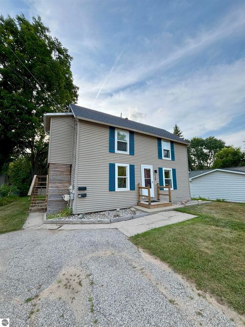 130 Grafton Ave, Alma, MI, 48801-2417 | Card Image