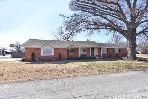 104 E 11th St, Hominy, OK, 74035-6502 | Card Image