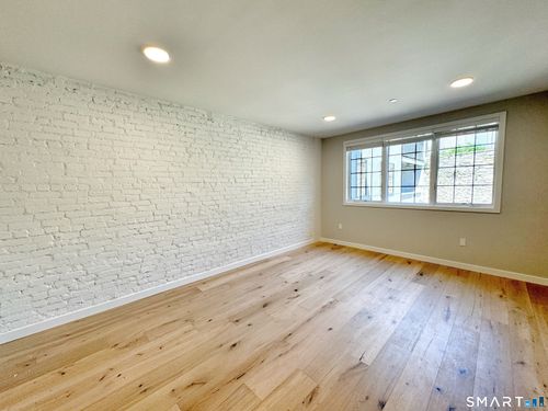 201-32 Main St, Norwalk, CT, 06851-4721 | Card Image