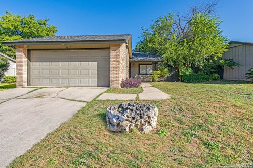 5567 Kissing Oak St, San Antonio, TX, 78247-1511 | Card Image