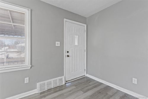 8600 Fielding St, Detroit, MI, 48228-2852 | Card Image