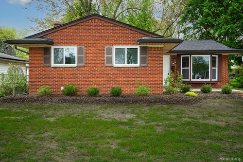 30644 Hayes Rd, Roseville, MI, 48066-4043 | Card Image