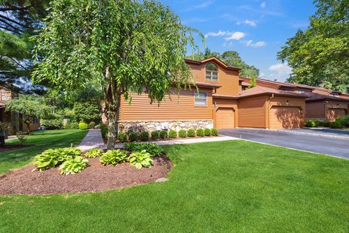 26 Hunt Ct, Jericho, NY, 11753-1139 | Card Image