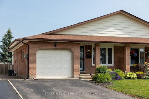 8079 Post Rd, Niagara Falls, ON, L2H2L2 | Card Image