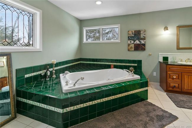 48 Dry Bridge Rd, House other with 5 bedrooms, 4 bathrooms and 5 parking in Canton CT | Image 19