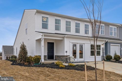 98 Olympus Rd, CHARLES TOWN, WV, 25414-6126 | Card Image