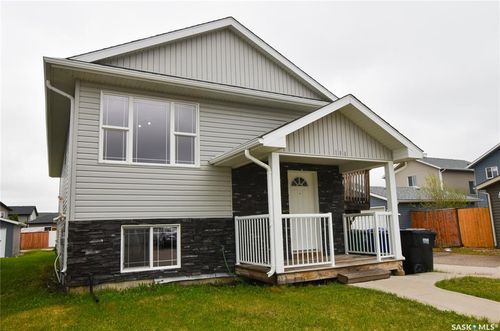 106 Geary Cres, Saskatoon, SK, S7R0B8 | Card Image