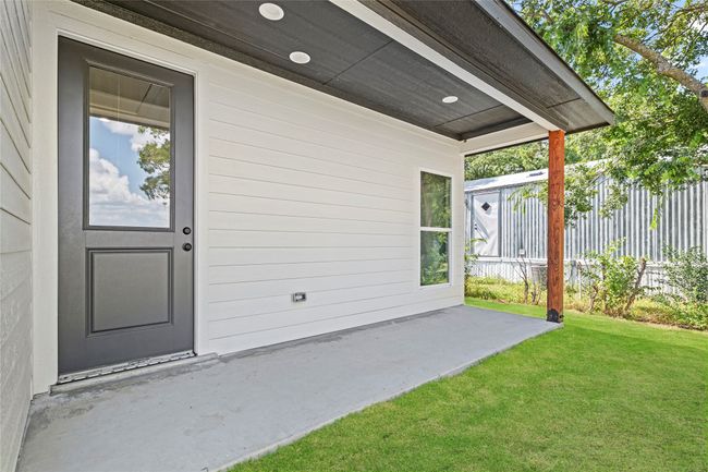 Back covered patio | Image 22