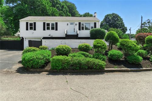 82 Barton Ave, Warwick, RI, 02889-5845 | Card Image