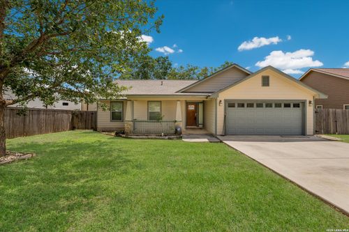 1023 3rd St, Floresville, TX, 78114-1945 | Card Image