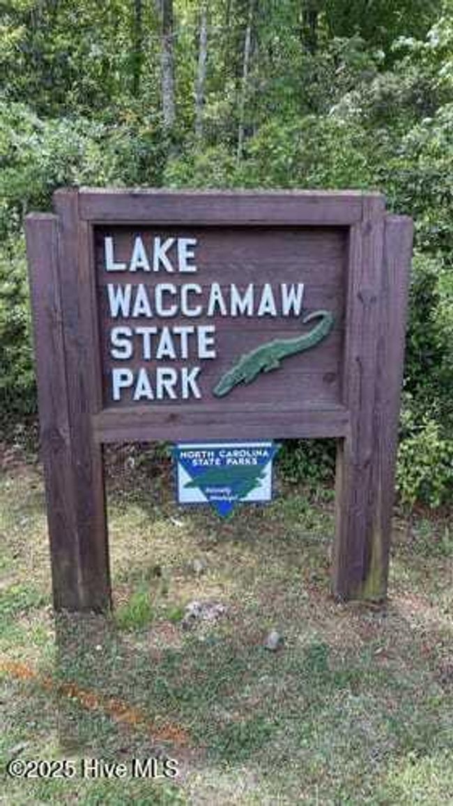 305 E Oak St, House other with 3 bedrooms, 2 bathrooms and null parking in Lake Waccamaw NC | Image 32