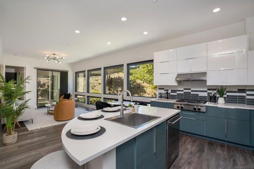 8570 Aspect Dr, San Diego, CA, 92108-2637 | Card Image
