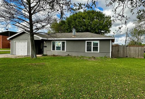 724 N Avenue F, Freeport, TX, 77541-3924 | Card Image