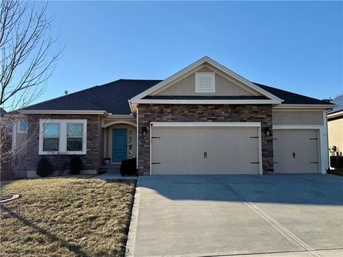 9032 N Askew Ave, Kansas City, MO, 64156-8922 | Card Image