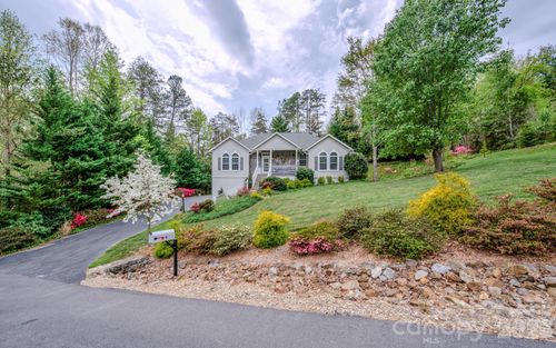 9 Double Eagle Dr, Weaverville, NC, 28787-8807 | Card Image