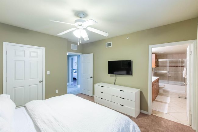 APT-201 - 6559 Emerald Dunes Dr, Condo with 3 bedrooms, 2 bathrooms and null parking in West Palm Beach FL | Image 10