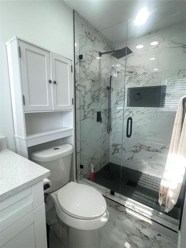 Main bathroom | Image 7