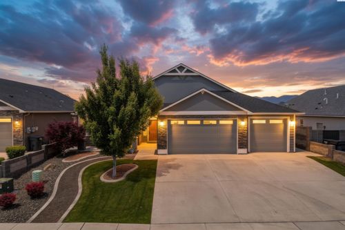 8913 Sophie Rae Ct, Pasco, WA, 99301-4775 | Card Image