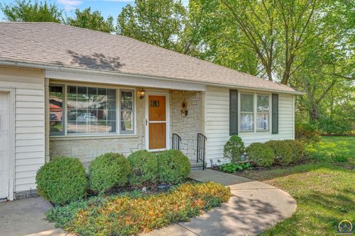 2008 Sw Broadview Dr, Topeka, KS, 66615-1120 | Card Image