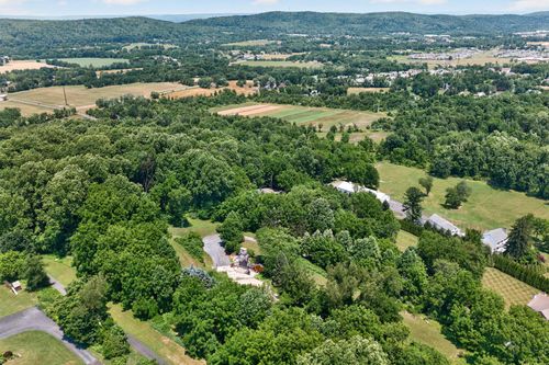 4956 Chestnut Dr, Center Valley, PA, 18034 | Card Image