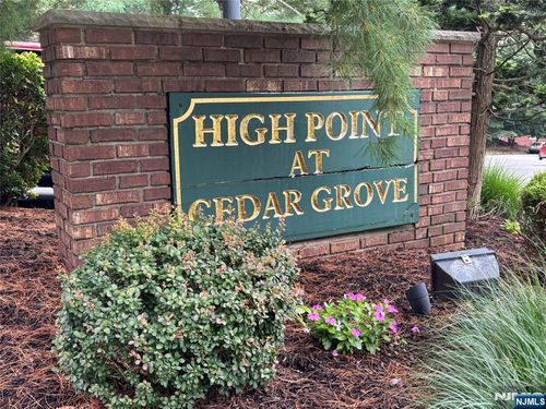 33 Highpoint, Cedar Grove, NJ, 07009-1977 | Card Image