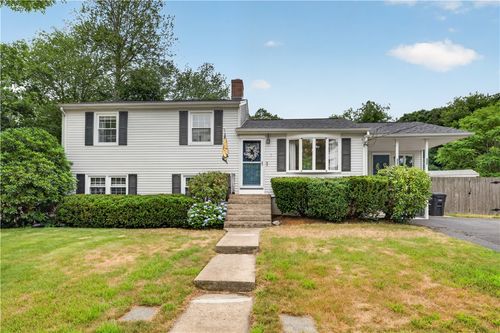 7 Englewood Rd, Coventry, RI, 02816-5220 | Card Image