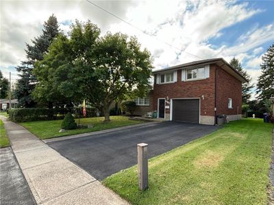 4567 Nancy Dr, House other with 3 bedrooms, 1 bathrooms and 5 parking in Niagara Falls ON | Image 2