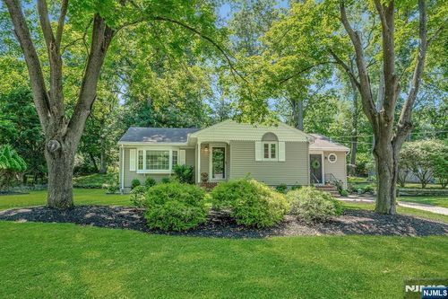 21 Hickory Dr, Oakland, NJ, 07436-2606 | Card Image