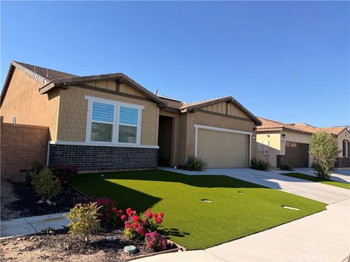 562 Hudson Way, Rialto, CA, 92377 | Card Image