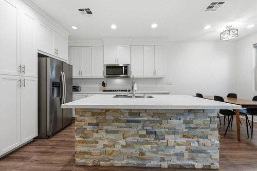 2464 Solara Ln, Vista, CA, 92081-7386 | Card Image