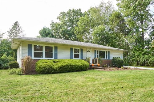 905 Park Rd, Painesville, OH, 44077-4949 | Card Image