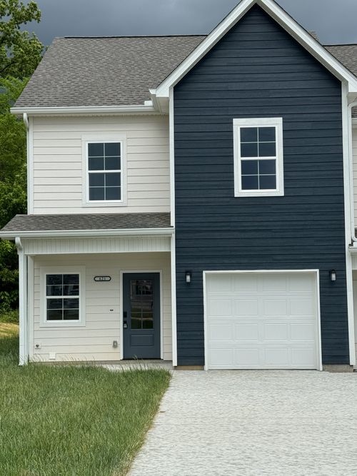 621 S Wall St, Shelbyville, TN, 37160-3707 | Card Image