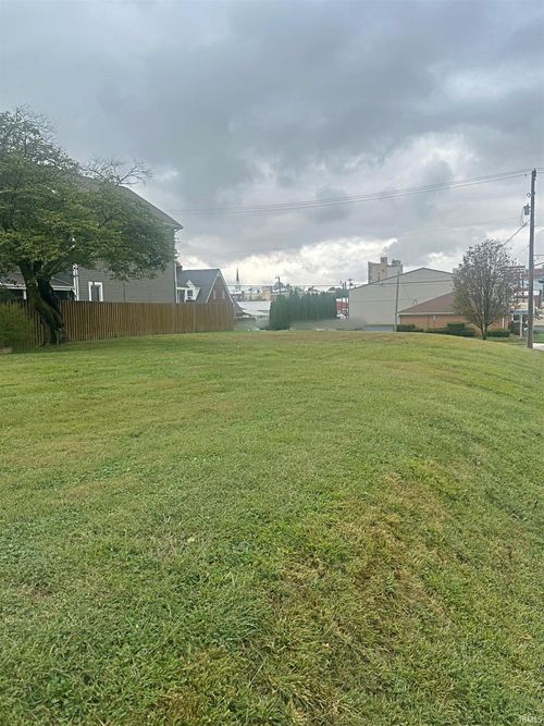 209 E Oak St, Washington, IN, 47501-3536 | Card Image
