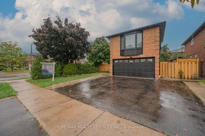 41 Cashel St, House other with 3 bedrooms, 4 bathrooms and 5 parking in Brampton ON | Image 2