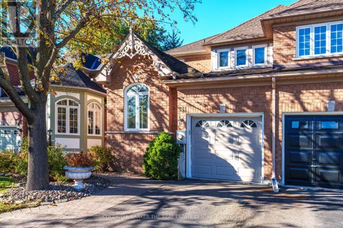 331 Warner Crescent, Newmarket (Summerhill Estates), ON, L3X2G7 | Card Image