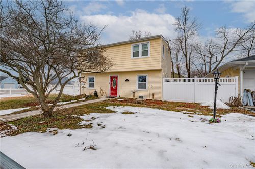 3 Brook Ln, Levittown, NY, 11756-1105 | Card Image