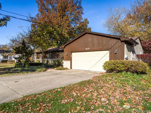 920 Grace Ave, Rochester Hills, MI, 48307-4919 | Card Image