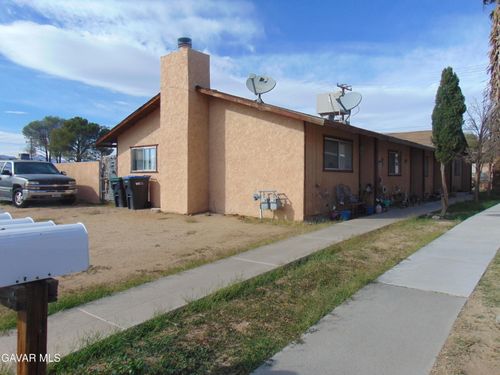 824 Commercial Ave, Ridgecrest, CA, 93555-4315 | Card Image
