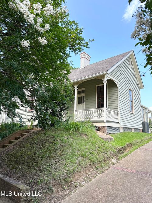 310 N Rankin St, Natchez, MS, 39120-3342 | Card Image