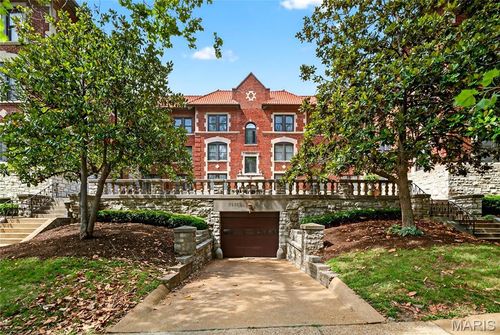2s-7515 Buckingham Drive, St Louis, MO, 63105 | Card Image