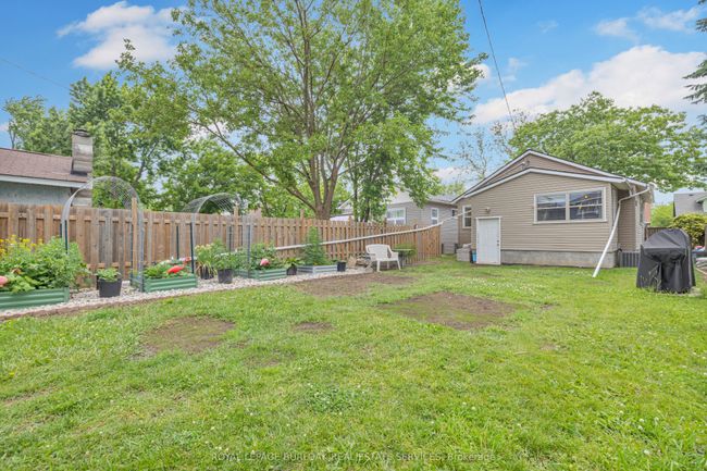 1469 Albert Rd, House other with 2 bedrooms, 1 bathrooms and 2 parking in Windsor ON | Image 27