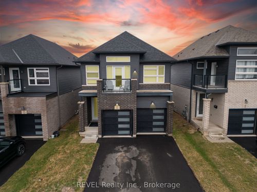 16 Mclaughlin St, Welland, ON, L3B0J8 | Card Image