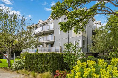 101-2710 Grosvenor Rd, Victoria, BC, V8T3M9 | Card Image