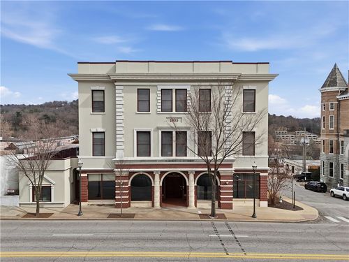 2 N College Ave, Fayetteville, AR, 72701-5309 | Card Image