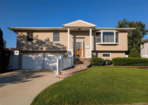3039 Clubhouse Rd, Merrick, NY, 11566-4808 | Card Image