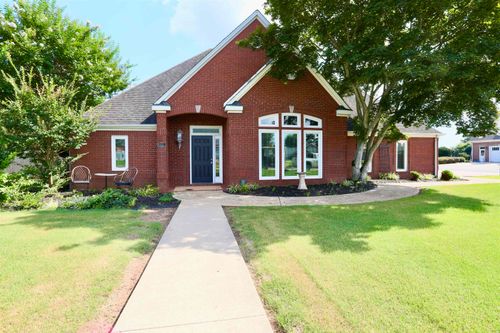 212 W Girard Ave, Muscle Shoals, AL, 35661-3682 | Card Image