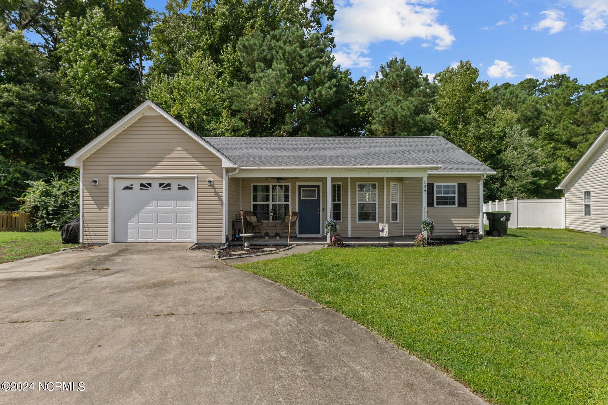 Mocha Ct, New Bern, NC 28560